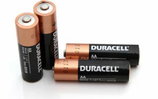 Kuo skiriasi AA ir AAA baterijos