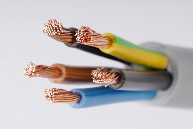 Kuris kabelis yra geresnis - kietas ar daugiasluoksnis?